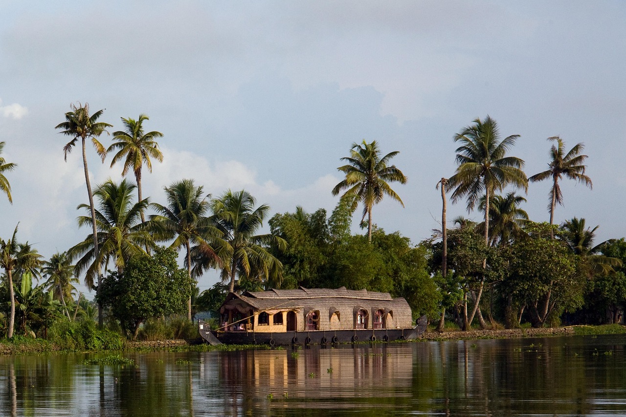 Kerala Munnar Tour Package with Thekkady